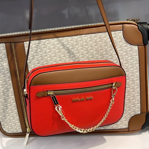 MICHAEL KORS 
Jet Set Item Large EW Zip Chain XBody Saffiano Leather Crossbody - Picture 15 of 16